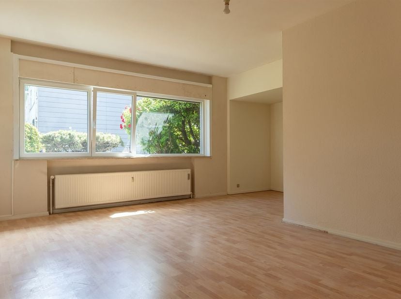 Property One, votre partenaire immobilier à Uccle, vous propose ce charmant appartement une chambre idéalement situé à proximité immédiate de l’ancien