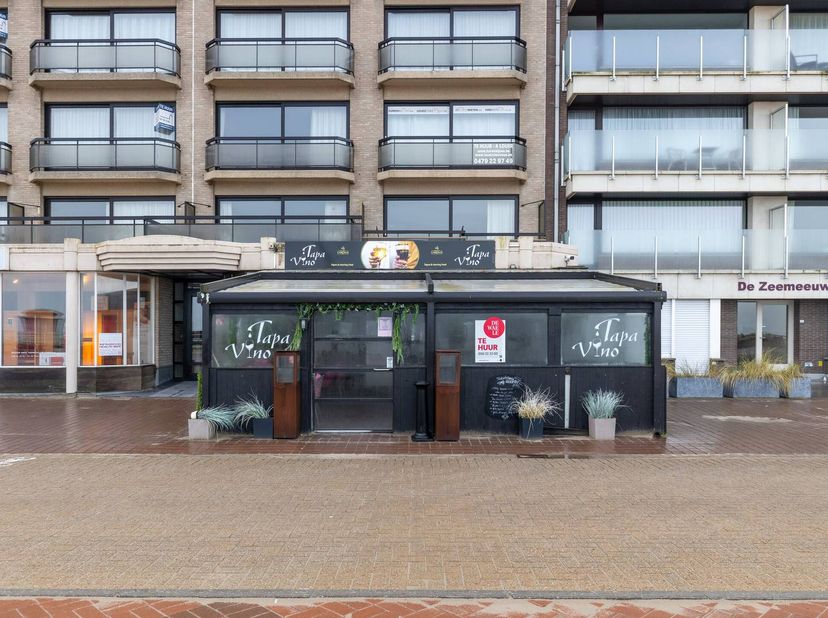 Reprise du restaurant Tapavino sur le Zeedijk, en face de la piscine d'Oostduinkerke.<br />
<br />
Propriétés de la propriété :<br />
<br />
Emplaceme