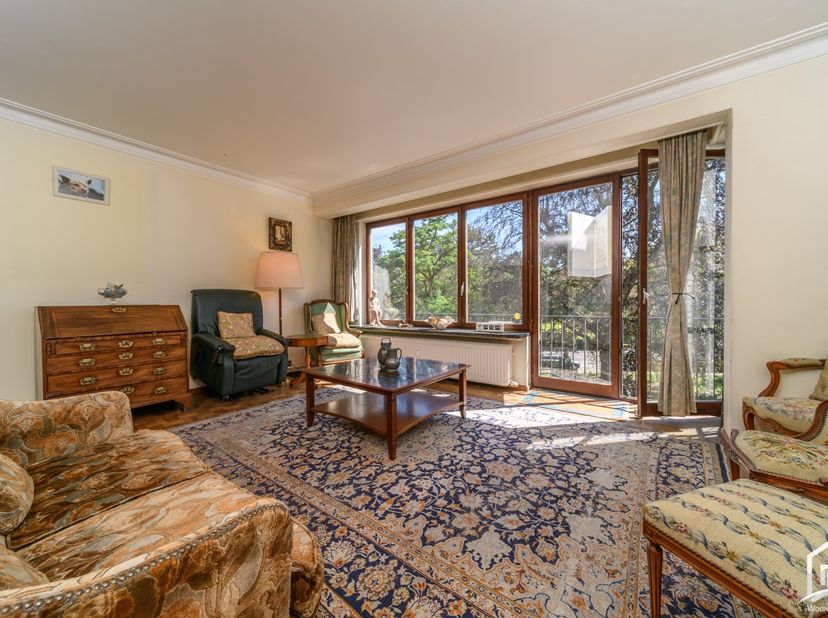 Zeer ruim en stijlvol appartement (115 m²) met 2 slaapkamers nabij Gent-centrum / Koning Albertpark.&amp;nbsp;&amp;nbsp;Dit mooi en gunstig gelegen appartemen