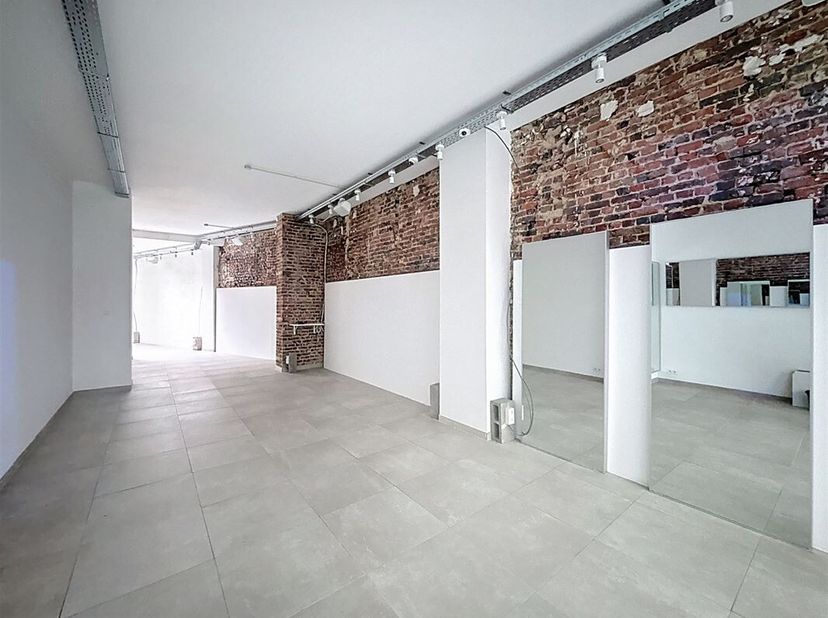 Quartier Flagey - Espace commercial de +/- 105m² dans l'un des quartiers les plus emblématiques de Bruxelles, situé au rez-de-chaussée et composé comm