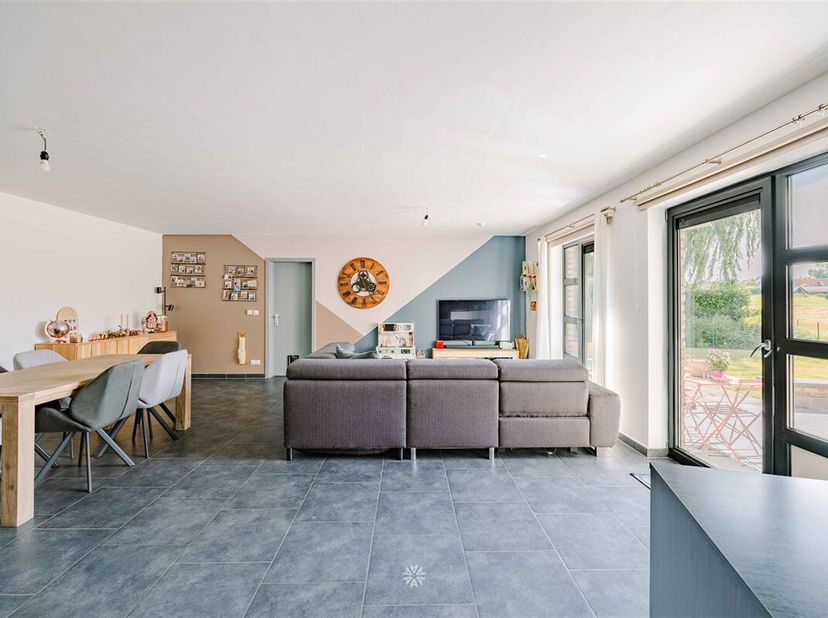 SAINT-SAUVEUR - Vous êtes à la recherche d'un appartement spacieux de 2 chambres, prêt à emménager ?<br />
Cette opportunité est peut-être pour vous !