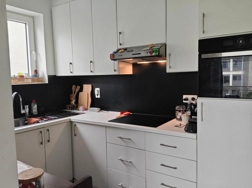 Sfeervol gerenoveerd appartement met terras en parking!<br />
Aarschot is zo’n plek waar alles mooi in balans voelt: levendig, maar nooit te druk. Ste