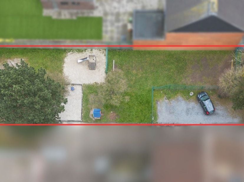 Langs de Vijversstraat in Hasselt kan men deze bouwgrond geschikt voor halfopen bebouwing terug.<br />
Het centrum van Hasselt bevindt zich binnen han