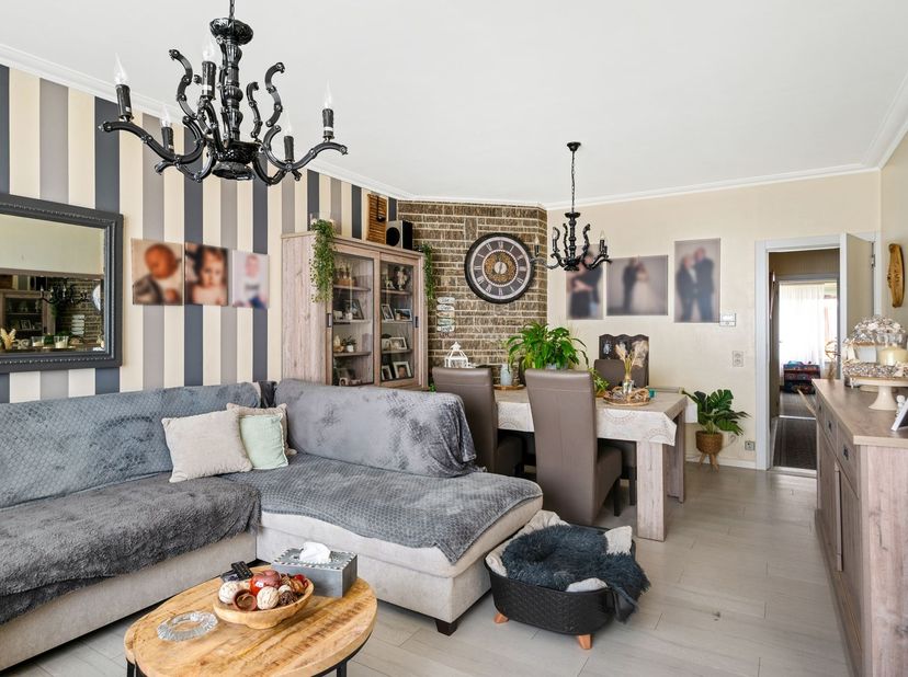 Appartement de 2 chambres avec terrasse dans le centre de Herentals<br />
Cet appartement bien entretenu est situé au premier étage d'une petite résid