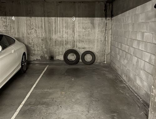                                        Garage te huur in Kortrijk, € 80
