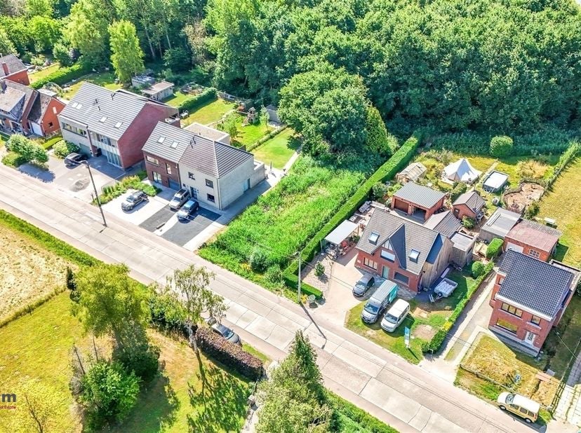 Bouwgrond met vergunning voor exclusieve circulaire villa nabij de Dijle Muizen<br />
<br />
In het landelijke Muizen komt een bijzonder project tot