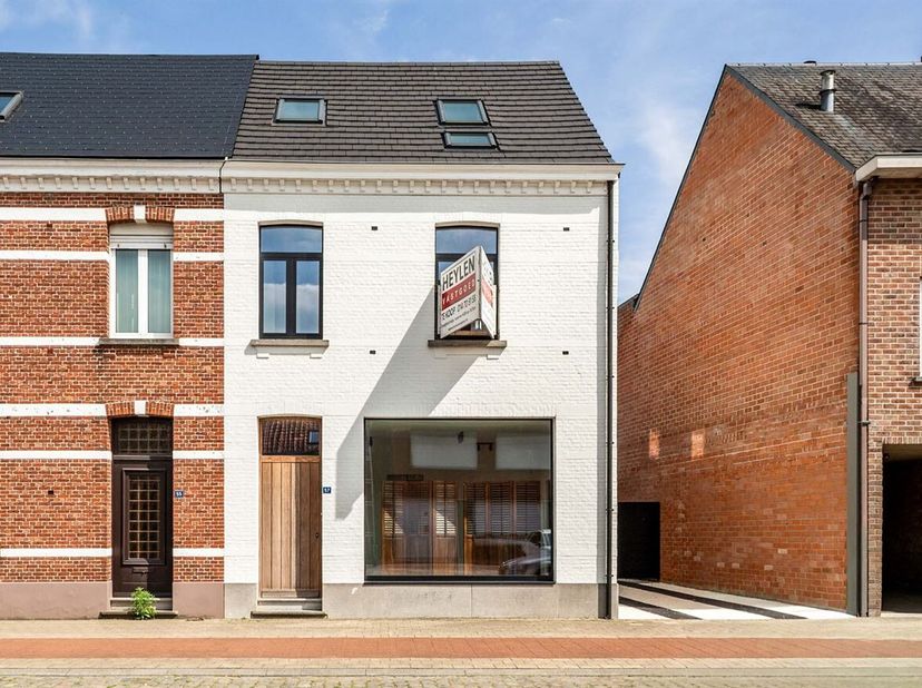 Volledig gerenoveerde, energiezuinige HOB-woning met ruime tuin<br />
Deze volledig gerenoveerde half-open bebouwing combineert hedendaags wooncomfort