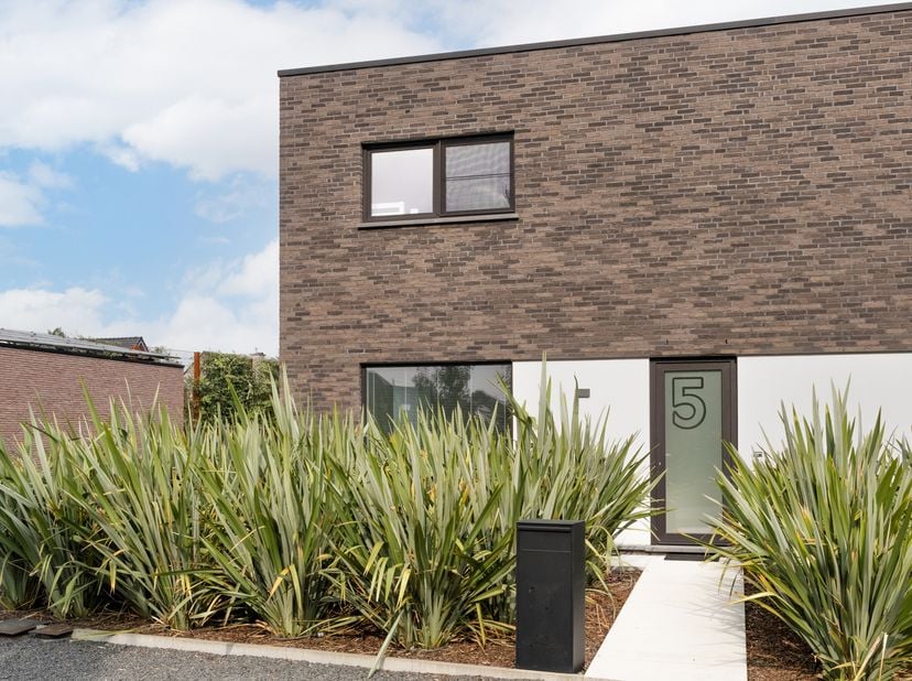 Ben jij op zoek naar een gezinswoning op een rustige locatie? Dan hebben wij gevonden wat jij zoekt!<br />
Let op: deze woning wordt gemeubileerd verh