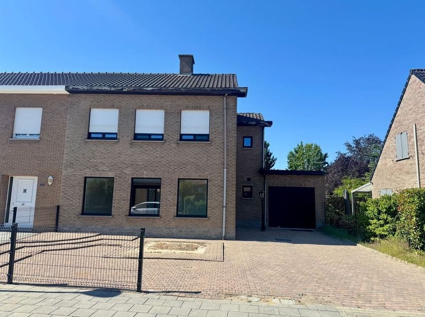 Maison rénovée et prête à emménager, avec 3 chambres, dans un emplacement de choix à Lier !<br />
Situation<br />
Cette maison entièrement rénovée et
