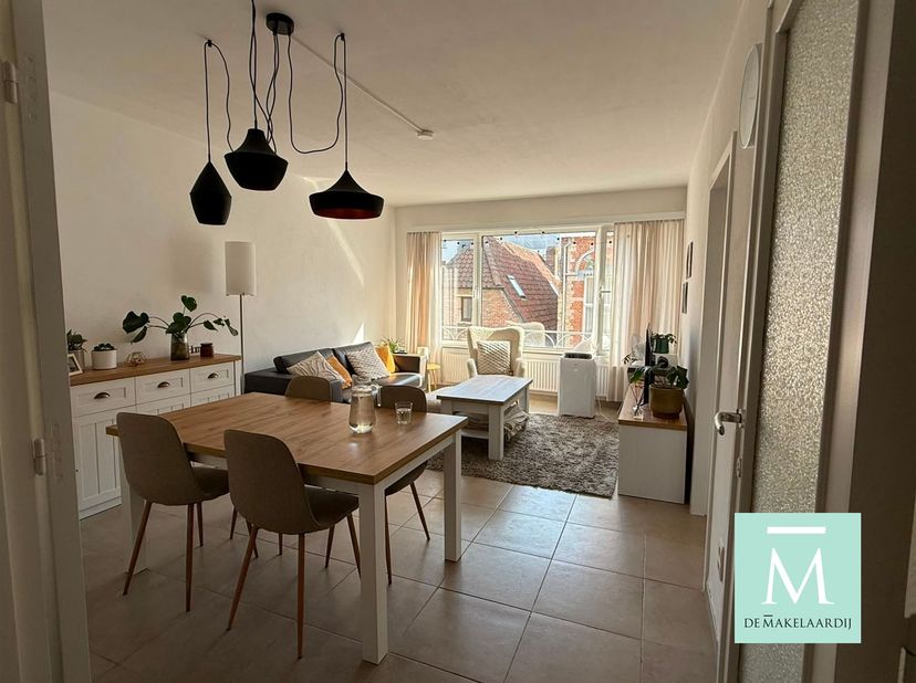 Bent u op zoek naar een ruim appartement met twee slaapkamers op een toplocatie in het centrum van Mechelen? Dan is dit appartement op de tweede verdi