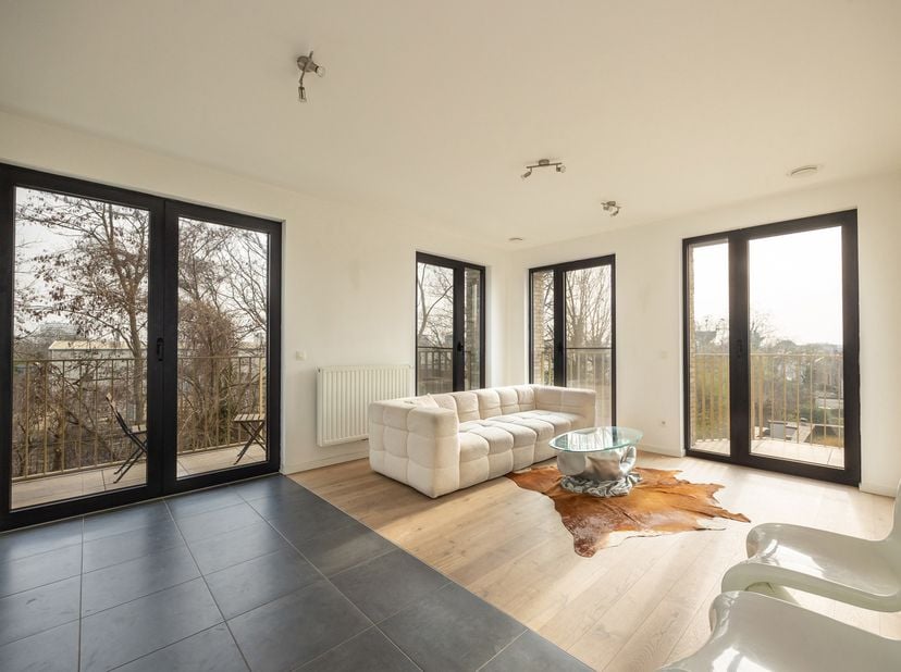 Modern 1-slaapkamerappartement met terras<br />
Gelegen op een toplocatie nabij winkels en voorzieningen aan de Plantin en Moretuslei, met vlotte bere