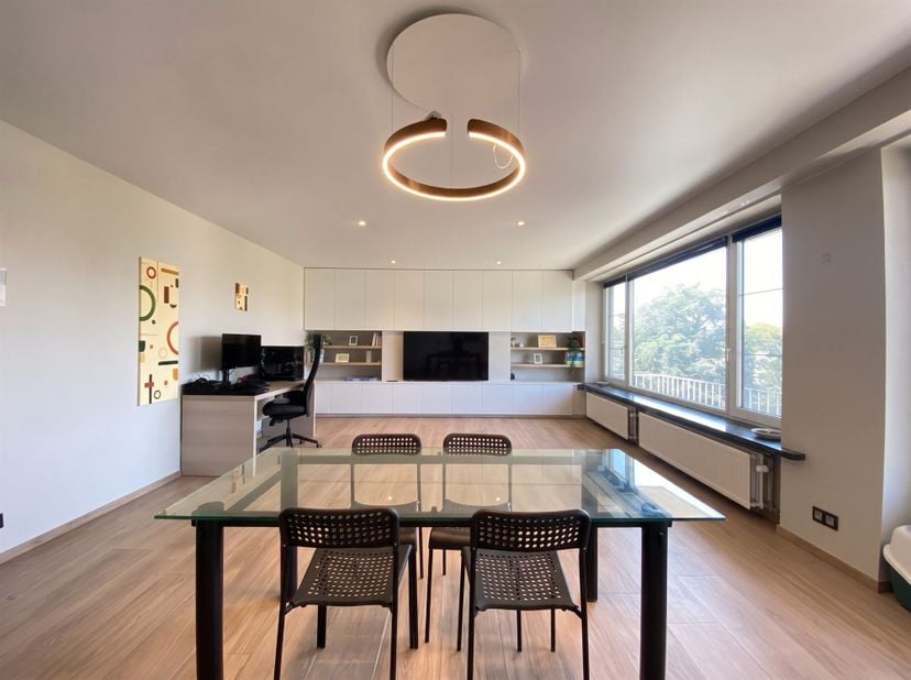 Voor meer informatie betreft de woning, gelieve te surfen naar: https://verdegemvastgoed.be/project/22216/vh_gent_kortrijksesteenweg-807<br />
<br />