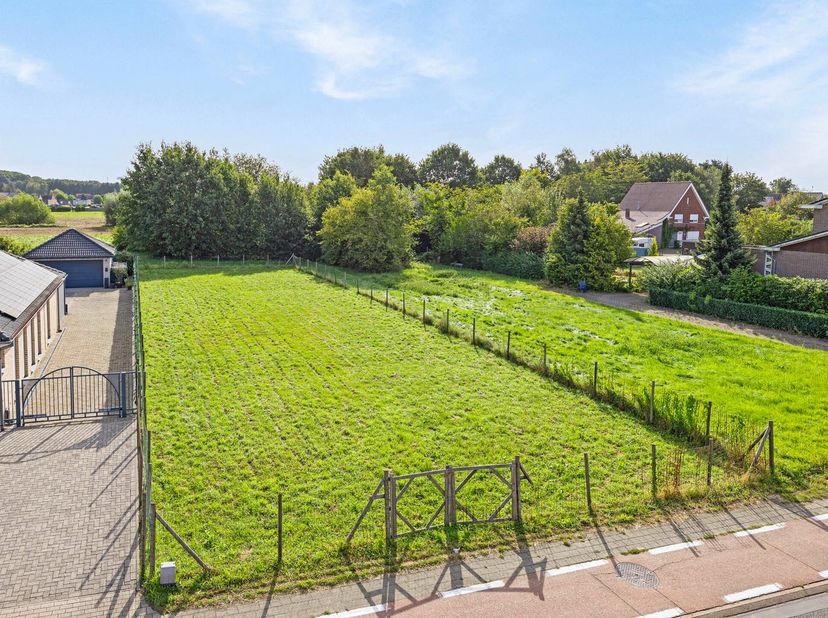 Bent u op zoek naar een&amp;nbsp;bouwgrond voor een open bebouwing&amp;nbsp;op een&amp;nbsp;vlot bereikbare locatie&amp;nbsp;in Aarschot? Dan is dit&amp;nbsp;volledig omh