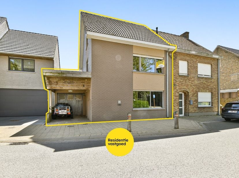 Deze gezinswoning biedt een uitstekende basis voor wie op zoek is naar een woning met ruimte, potentieel en vooral een heerlijke tuin om volop van het