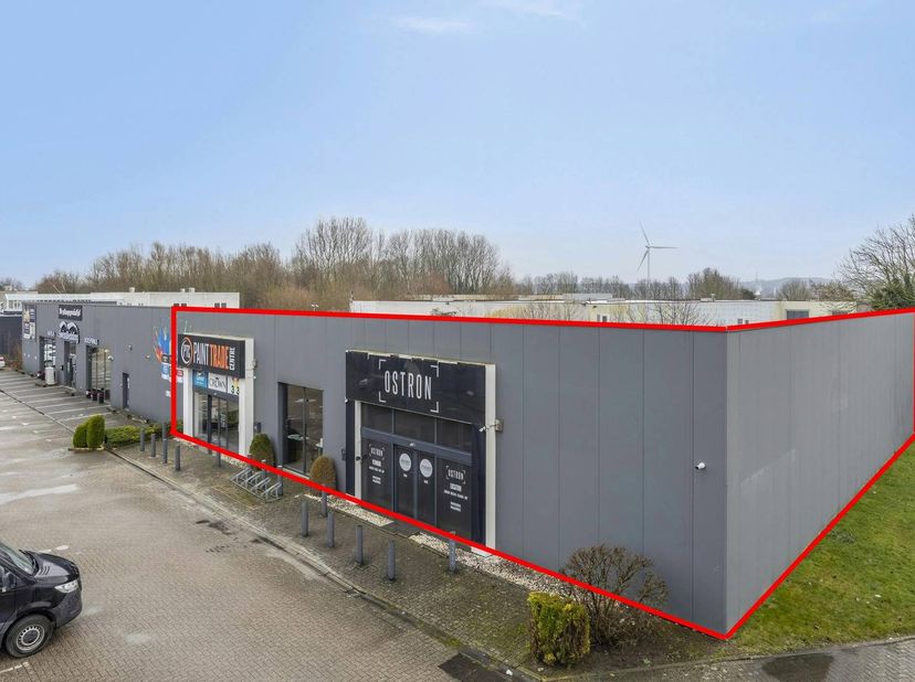 Ce bien immobilier commercial idéalement situé se trouve sur la Bergensesteenweg à Lot, Beersel. Une opportunité unique pour un investissement rentabl