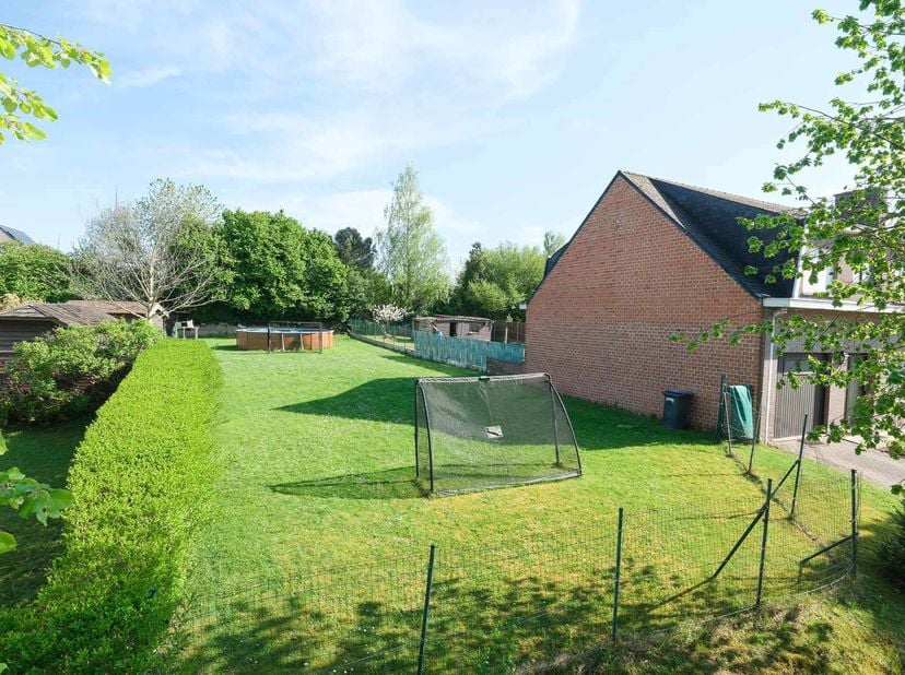 À VENDRE – Terrain à bâtir pour maison semi-mitoyenne (3 façades) – Jagersstraat 32B, 1933 Sterrebeek – 5a 55ca – 299.000 €<br />
Situé dans un quarti