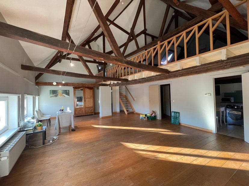 Brugge, aan de SINT-ANNAREI ,<br />
<br />
PRACHTIG&amp;nbsp; APPARTEMENT in een herenhuis vooraan uniek zicht op de reien, achteraan een grote gemeenscha