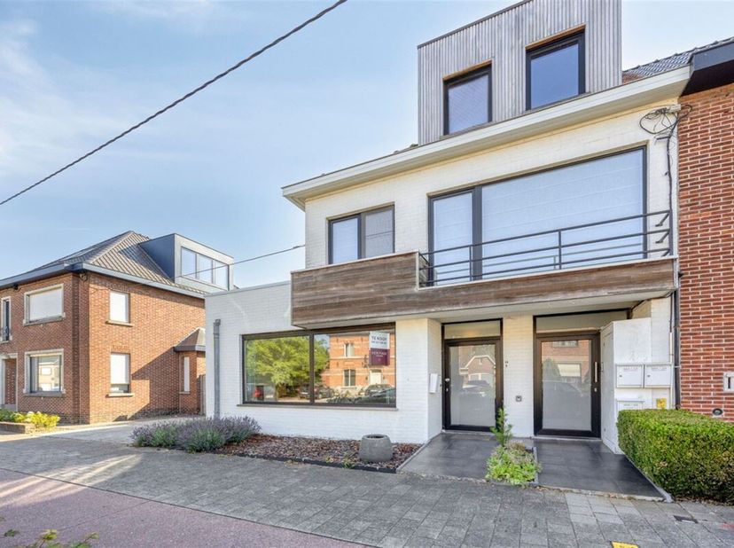 Ideaal als investering of voor eigen bewoning.<br />
Gelegen in een rustige eenrichtingsstraat, op wandelafstand van het station, winkels, horeca en a