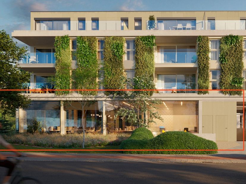 Op het gelijkvloers grenzend aan de provinciale steenweg is er in totaal 341m² commerciële ruimte beschikbaar.<br />
Deze ruimte wordt casco aangebode