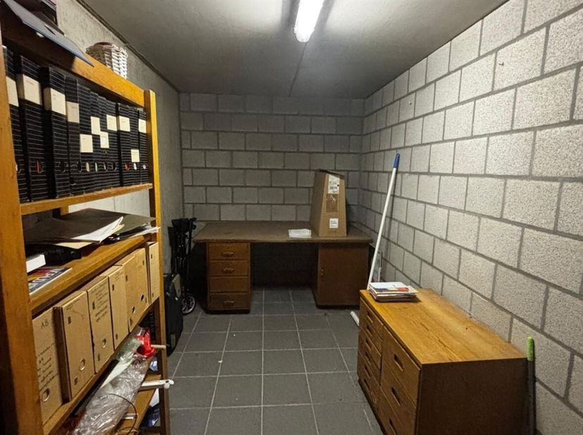 In de Broekstraat te Heverlee wordt een ruime en praktische kelderberging te koop aangeboden. De kelder heeft een oppervlakte van ongeveer 8,4 m² en b
