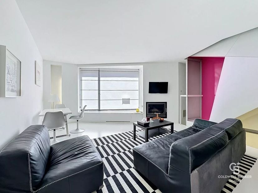 Het heet de verticale suite en is volledig ontworpen door een architect.<br />
Dit huis van ca. 120 m² is als volgt ingedeeld:<br />
Op de begane gron