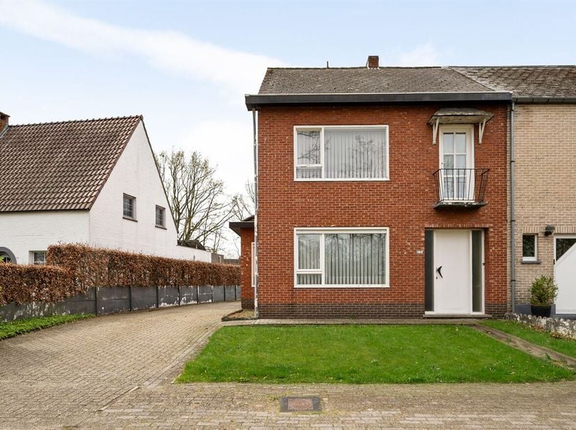 Te renoveren HOB met 3 slpks op 520m²<br />
Deze woning dateert van 1964, werd steeds goed onderhouden, maar dient aangepast te worden naar de hedenda