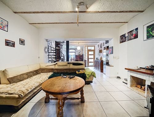                                         Woning te koop in Monceau-sur-Sambre, € 145.000
