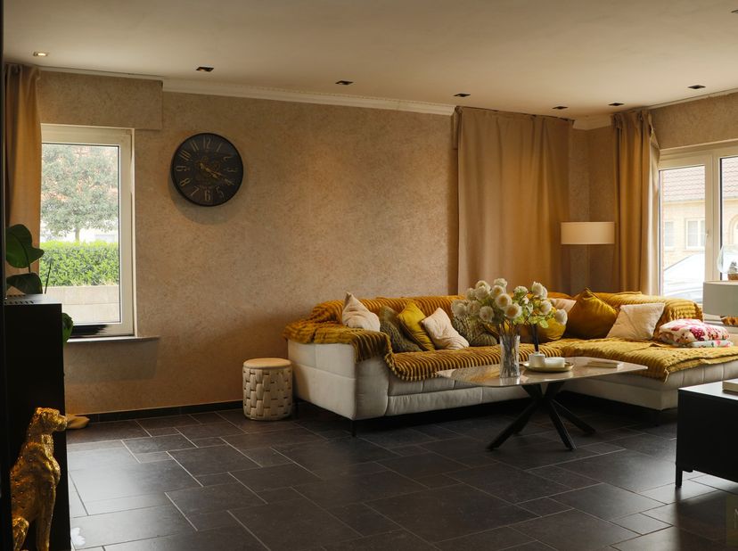 Moderne woning met uitzonderlijke leefruimte en zonnige tuin op 1.368 m² in Heestert<br />
In het rustige en landelijke Heestert (deelgemeente van Zwe