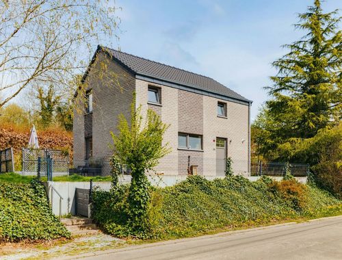                                         Maison à vendre à Ermeton-Sur-Biert, € 259.000
