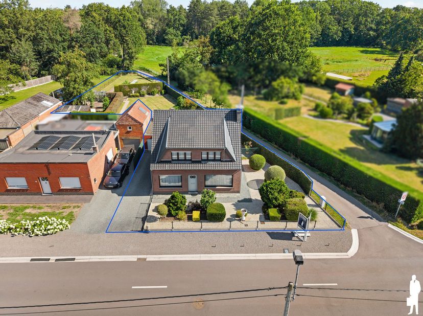 Instapklare woning met 3 à 4 slaapkamers, vernieuwd dak en prachtige tuin te Bonheiden (Rijmenam).<br />
Bent u op zoek naar een ruime, perfect onderh