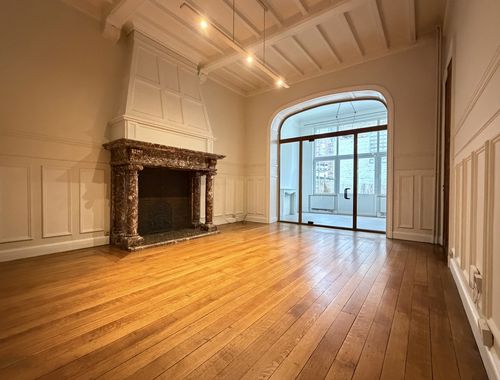                                         Bureaux à louer à Namur, € 925
