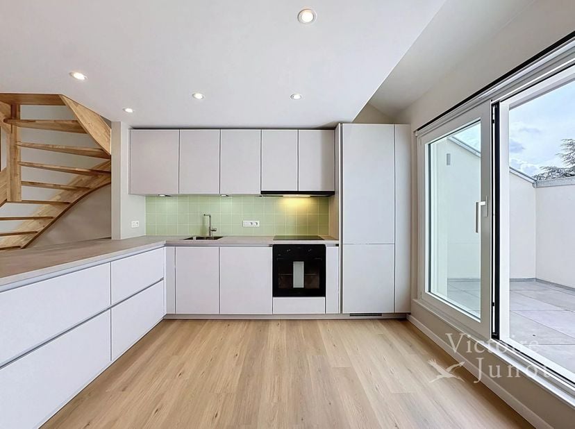 Gepresenteerd door Mike Doolaeghe - Tel. : +32 471 65 85 85 - E-mail : mike.doolaeghe@victoire.be<br />
Victoire Junot stelt u dit mooie appartement m
