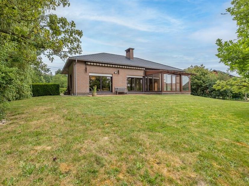 Cette maison soignée, aménagée sur deux niveaux, bénéficie d'un emplacement exceptionnellement calme et verdoyant à Baal, une commune de Tremelo réput