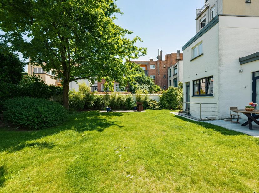Bien présenté par Debora Peruch Tel : 0476/71.28.17 ou debora.peruch@victoire.be<br />
Victoire | Junot vous propose cette magnifique maison de ville