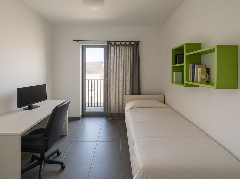 Aan de rand van de stad Brugge bevindt zich dit recent studentengebouw (2016) met moderne studentenkamers. Dankzij de nabijheid van verschillende univ