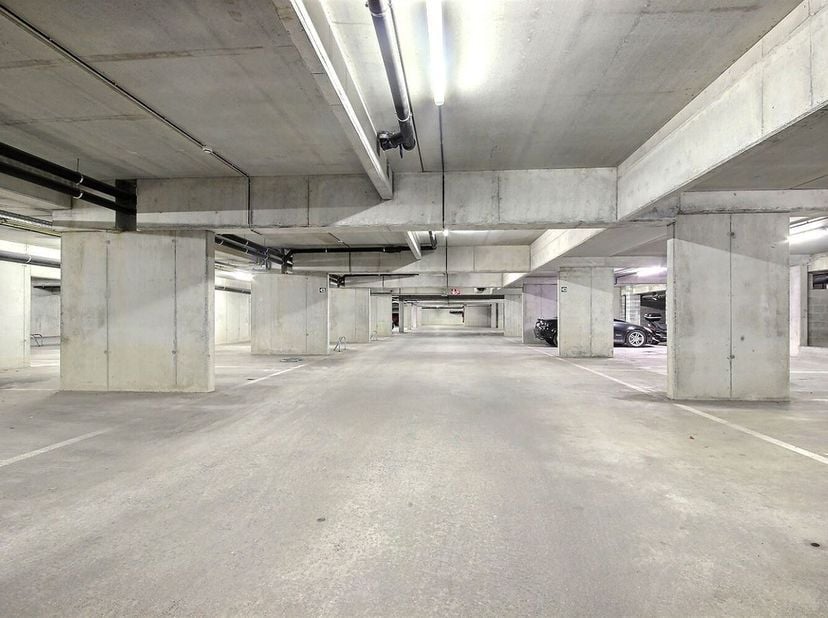 Emplacements de parking sécurisés en plein centre-ville de Mouscron
