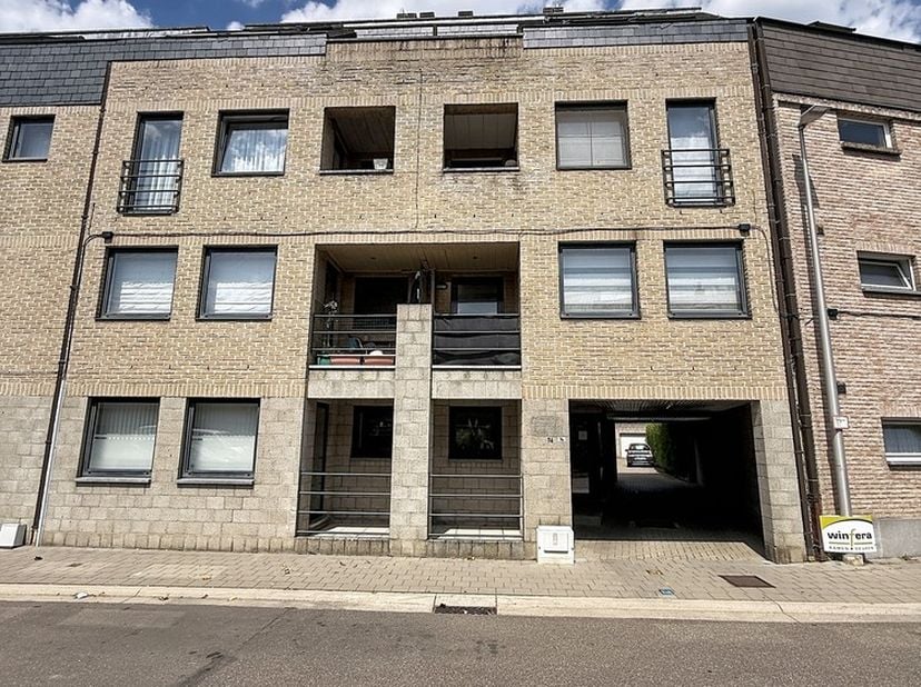 Bent u op zoek naar een verzorgd appartement op een centrale locatie in Hasselt? Dan is dit aangename appartement, gelegen aan de Bosstraat 74, zeker