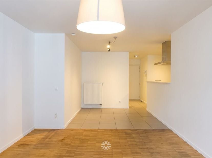 GAND - Kortrijksesteenweg 390 : Vous recherchez un appartement élégant avec place de parking à louer près de la gare de Gand-Sint-Pieters ? Alors ce b