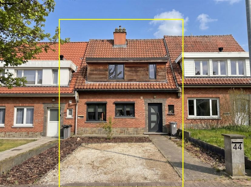Rijwoning met tuin op rustige ligging in Waasmunster. <br />
<br />
<br />
<br />
Op zoek naar een woning met een uitstekende bereikbaarheid? Deze r