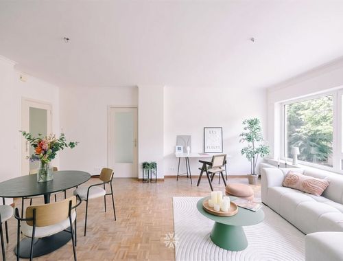                                         Appartement te koop in Sint-Amandsberg, € 319.000
