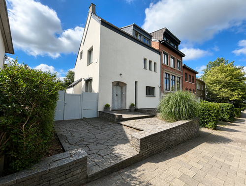                                         Woning te huur in Ukkel, € 3.750

