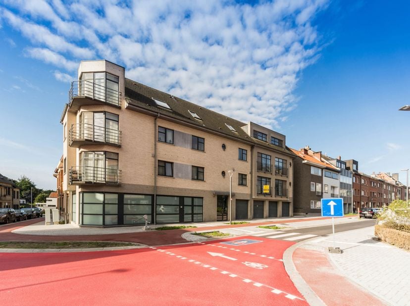 VALIMMAS verkoopt in het volle centrum van Asse dit instapklare duplex-appartement met individuele garagebox.    <br />
<br />
Het appartement omvat e