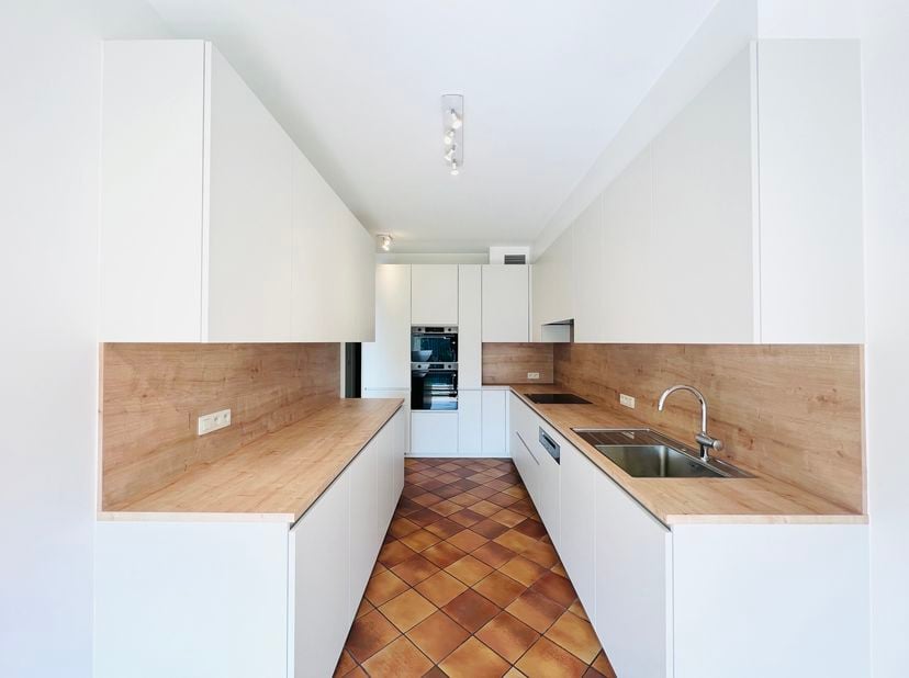 WOLUWE-SAINT-PIERRE, proche de Montgomery et du parc de Woluwe, bel APPARTEMENT (3Ch/2Sdb) de ± 185 m² avec TERRASSE orientée SUD-EST offrant une vue