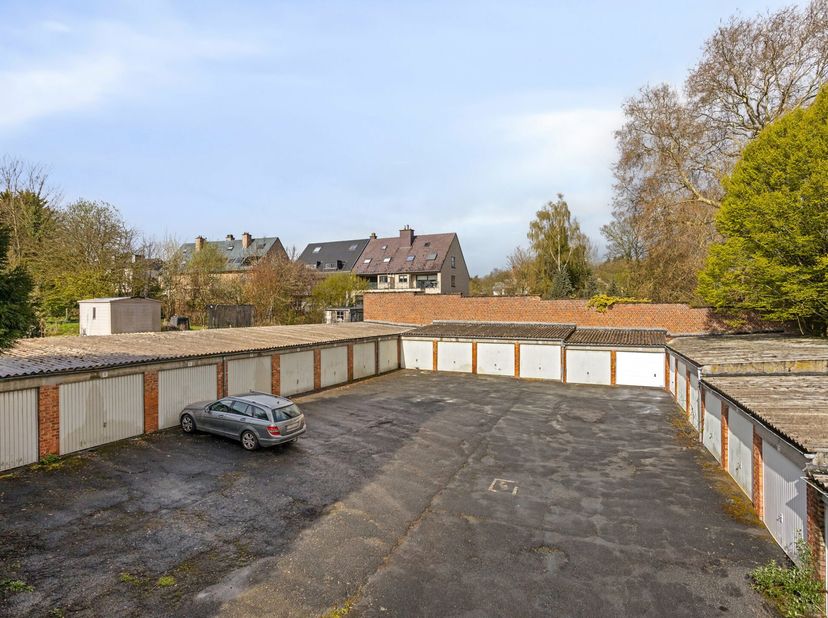 Investissement très intéressant ! 11 garages situés au centre de Louvain, à la Tervuursestraat 86. Revenus locatifs stables.<br />
<br />
Tous les gar