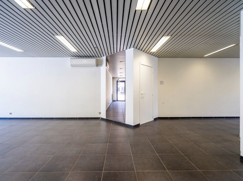 Bien professionnel à vendre
                    à 9800 Deinze