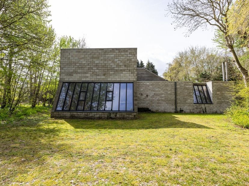 De Panne: Exclusieve architectenvilla op uniek perceel van meer dan 8.200 m²  privacy en rust gegarandeerd Bent u op zoek naar een uitzonderlijke woni