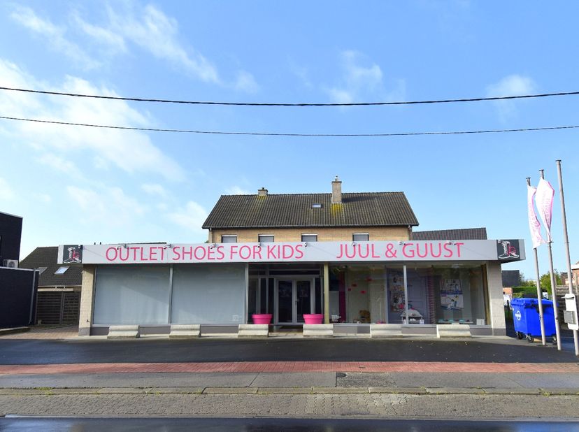 Bien professionnel à louer
                    à 8560 Gullegem