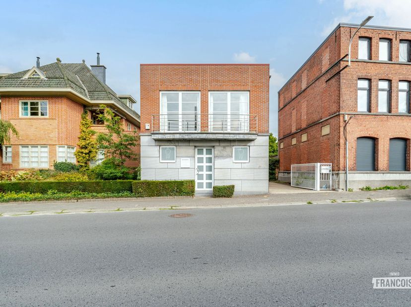 Bien professionnel à vendre à Broeder Mareslaan 105A,
                    9620 Zottegem