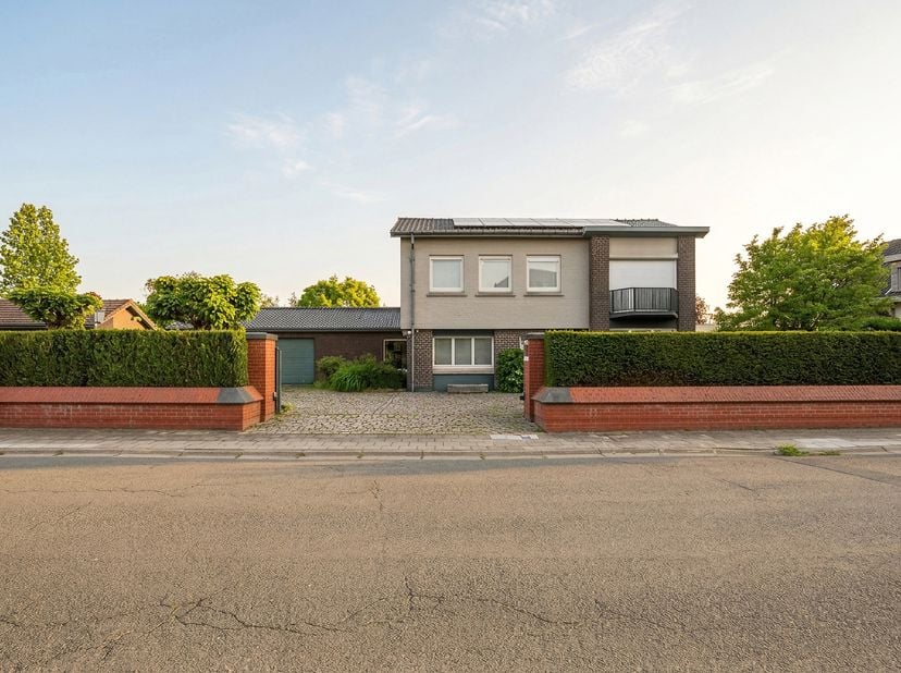 Huis te koop in ,
                    8930 Menen