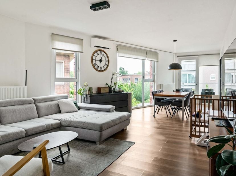 Instapklaar appartement met 2 slaapkamers, terras en autostaanplaats<br />
Dit appartement werd gebouwd in 2012 en is voorzien van al het hedendaags c